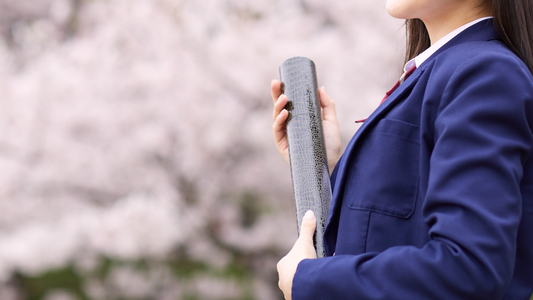 「巡る季節、重なる想い。新しい季節の物語…人生の節目を彩る唯一無二の木軸ペン