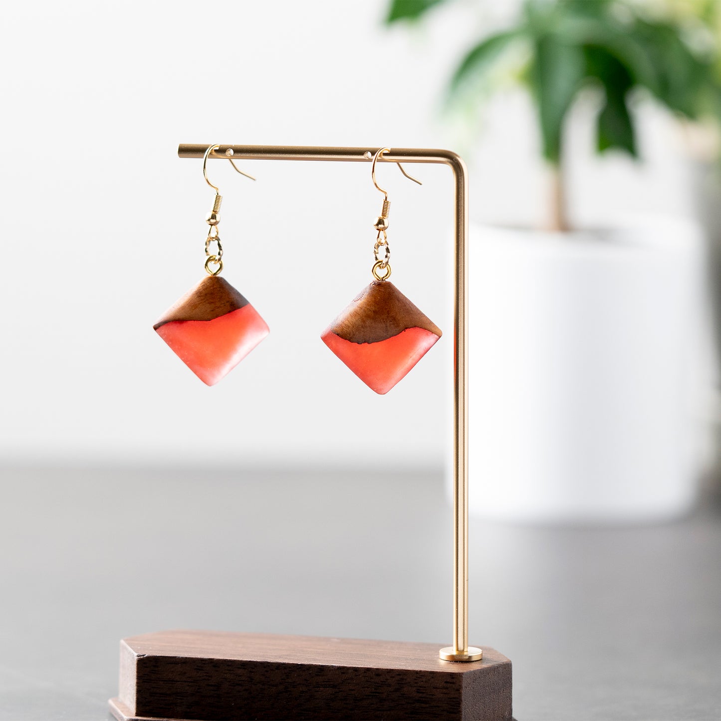 <1点もの>【KomaCraft】ピアス(フックピアス)　瘤杢×レジン　 (赤)