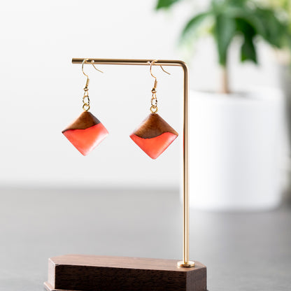 <1点もの>【KomaCraft】ピアス(フックピアス)　瘤杢×レジン　 (赤)