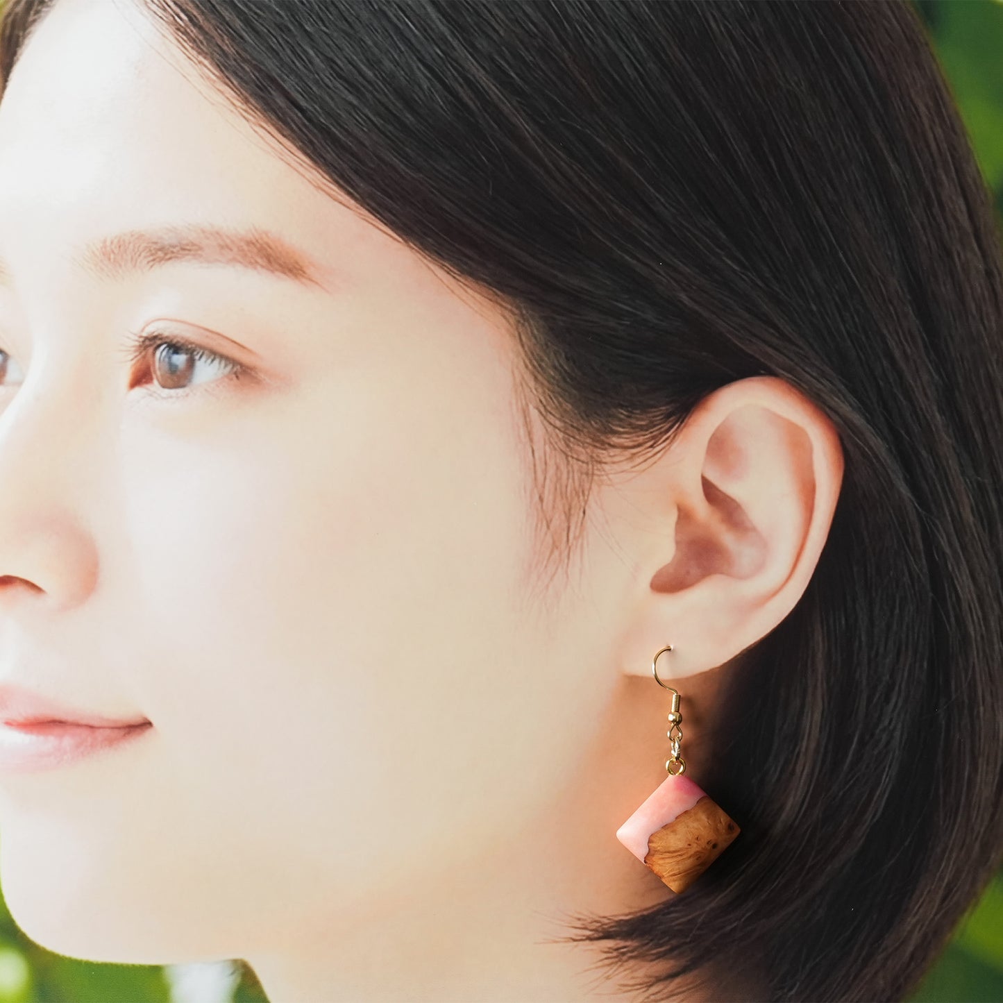 <1点もの>【KomaCraft】ピアス(フックピアス)　瘤杢×レジン　 (ピンク)