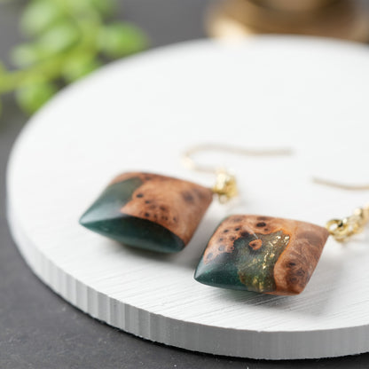 <1点もの>【KomaCraft】ピアス(フックピアス)　瘤杢×レジン　 (緑)