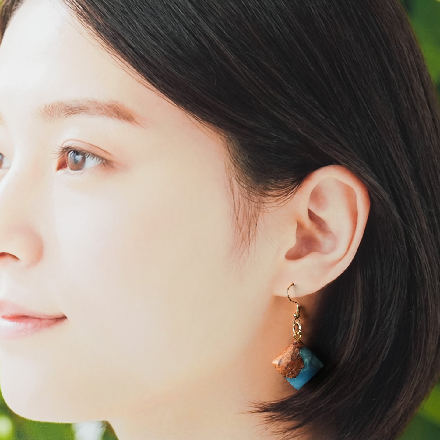 <1点もの>【KomaCraft】ピアス(フックピアス)　瘤杢×レジン　 (青)