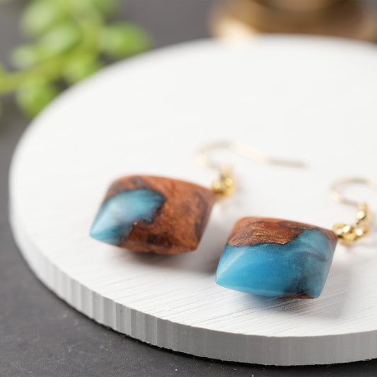 <1点もの>【KomaCraft】ピアス(フックピアス)　瘤杢×レジン　 (青)