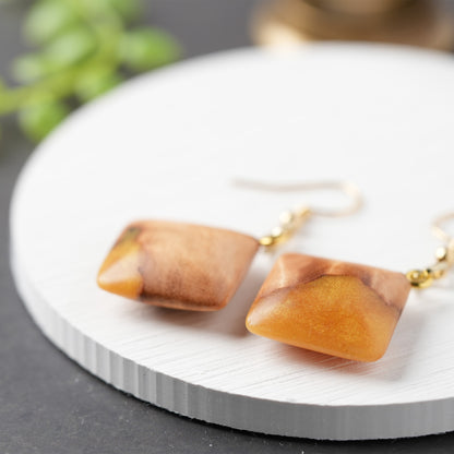 <1点もの>【KomaCraft】ピアス(フックピアス)　瘤杢×レジン　 (黄色)