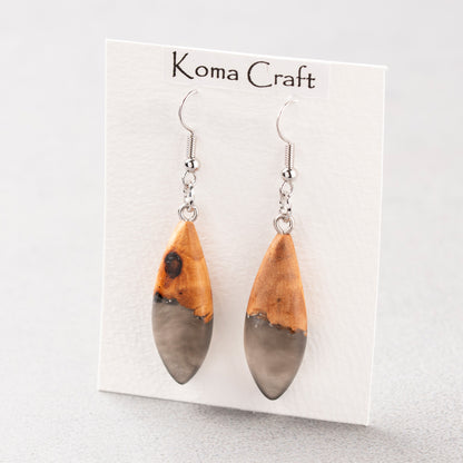 <1点もの>【KomaCraft】ピアス(フックピアス)　瘤杢×レジン　 (ドロップ型・黒)