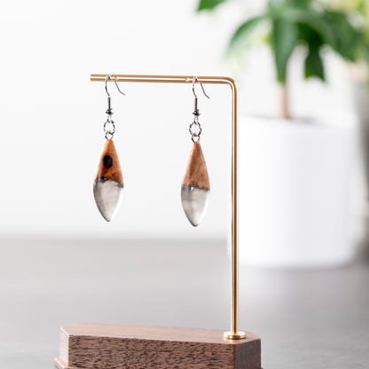 <1点もの>【KomaCraft】ピアス(フックピアス)　瘤杢×レジン　 (ドロップ型・黒)