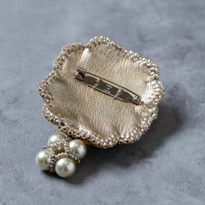 <1点もの>【Atelier BIO】ブローチ｜ロイヤルソウタシ刺繍ブローチ イエローメノウ×ノーブルパール×スワロフスキー