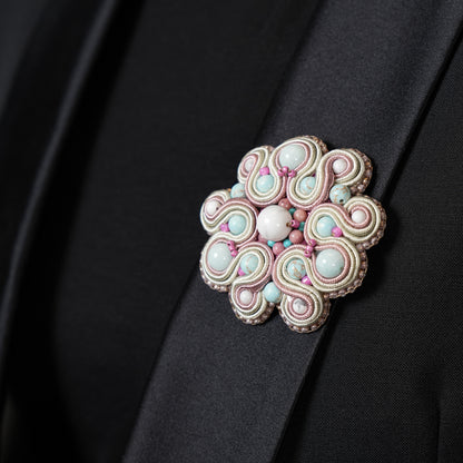 <1点もの>【Atelier BIO】ブローチ｜ クラシカルソウタシエ刺繍ブローチ ターコイズ×ハウライト×ロードナイト