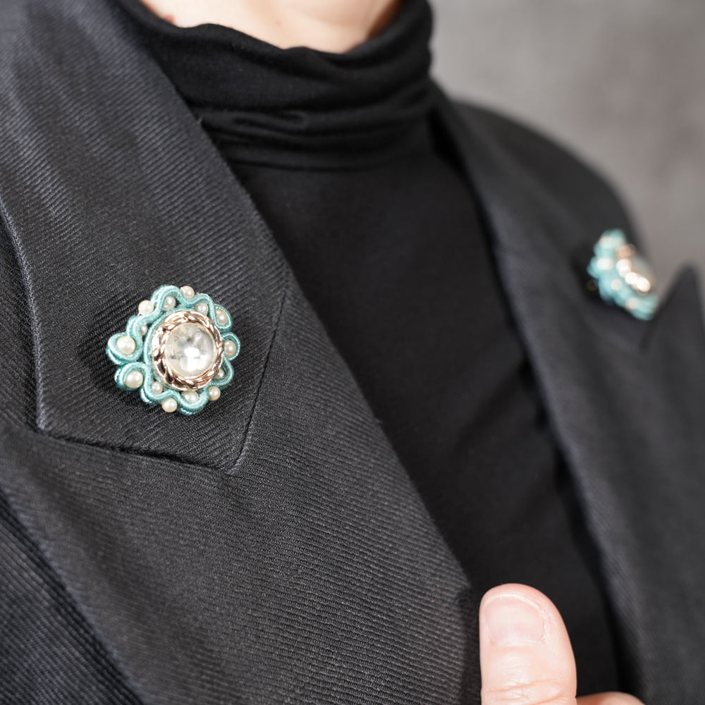 <1点もの>【Atelier BIO】ミニブローチ2個セット｜クラシカルソウタシエ刺繍 ミントブルー×パール【ペアセット】