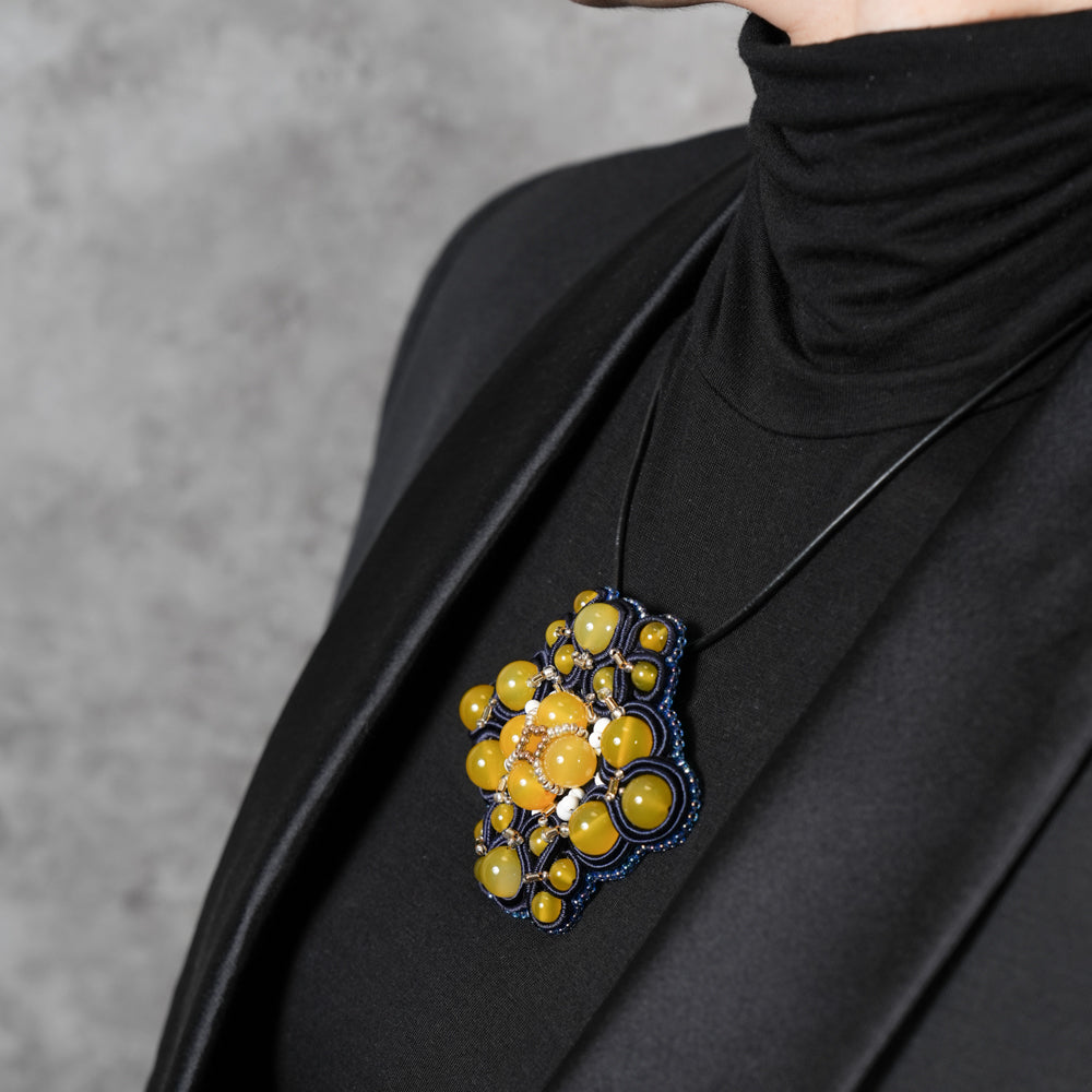 <1点もの>【Atelier BIO】ネックレス｜エキゾチックソウタシエ刺繍ネックレス イエローメノウ×ハウライト