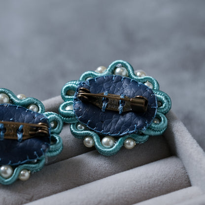 <1点もの>【Atelier BIO】ミニブローチ2個セット｜クラシカルソウタシエ刺繍 ミントブルー×パール【ペアセット】