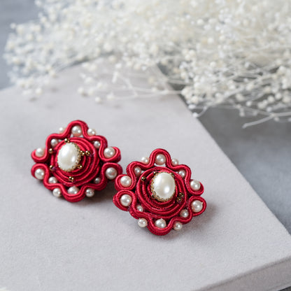<1点もの>【Atelier BIO】ミニブローチ2個セット｜クラシカルソウタシエ刺繍 ルージュレッド×パール【ペアセット】
