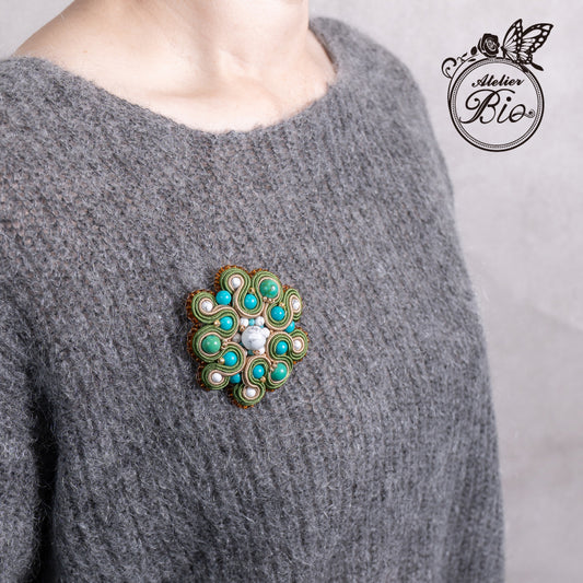 <1点もの>【Atelier BIO】ブローチ｜ クラシカルソウタシエ刺繍ブローチ ターコイズ×ハウライト