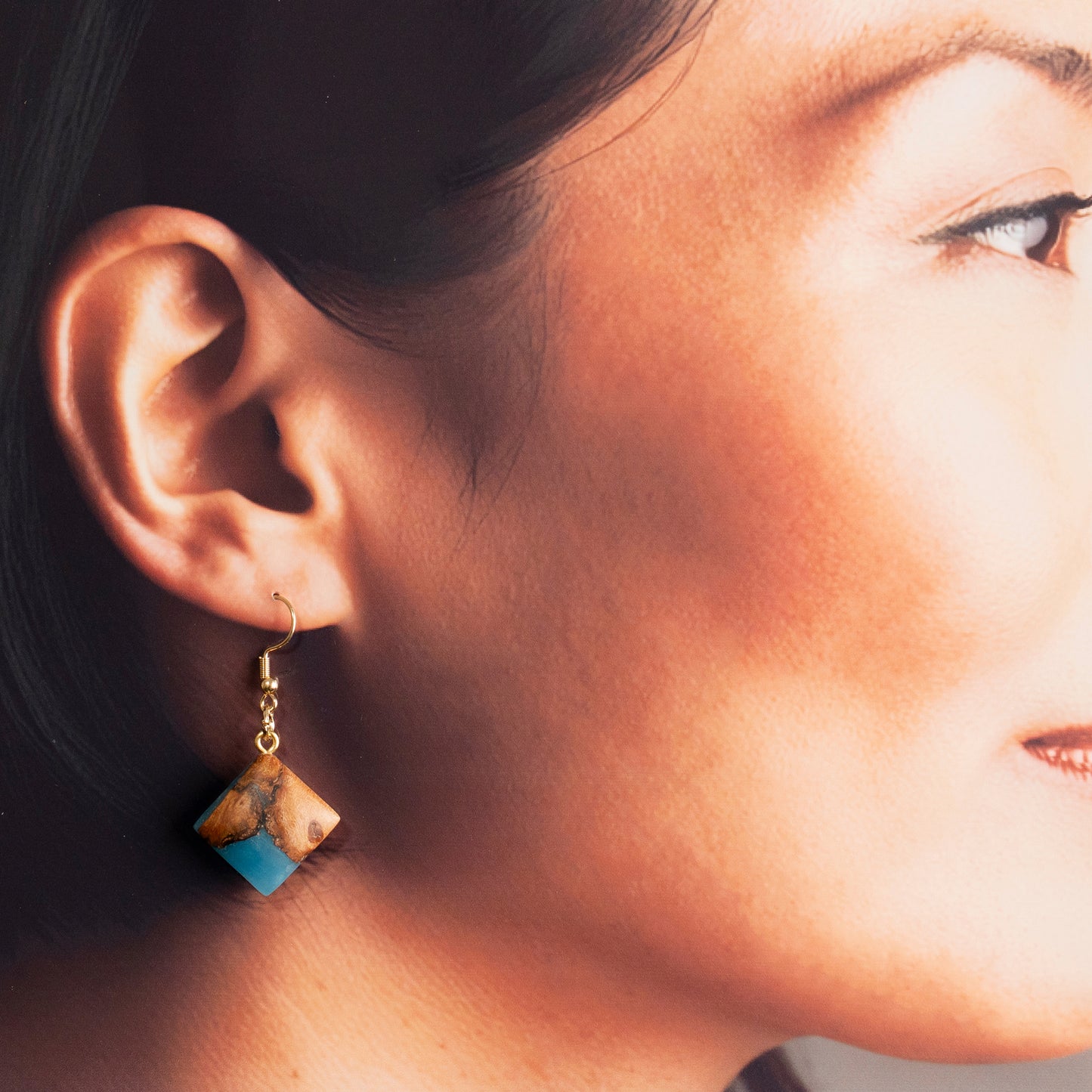 <1点もの>【KomaCraft】ピアス(フックピアス)　瘤杢×レジン　 (青)