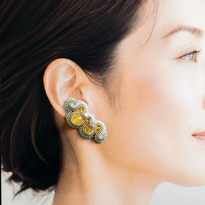 <1点もの>【Atelier BIO】ソウタシエ大振りピアス｜イエローメノウ×ジルコニア(アイシーブルー）