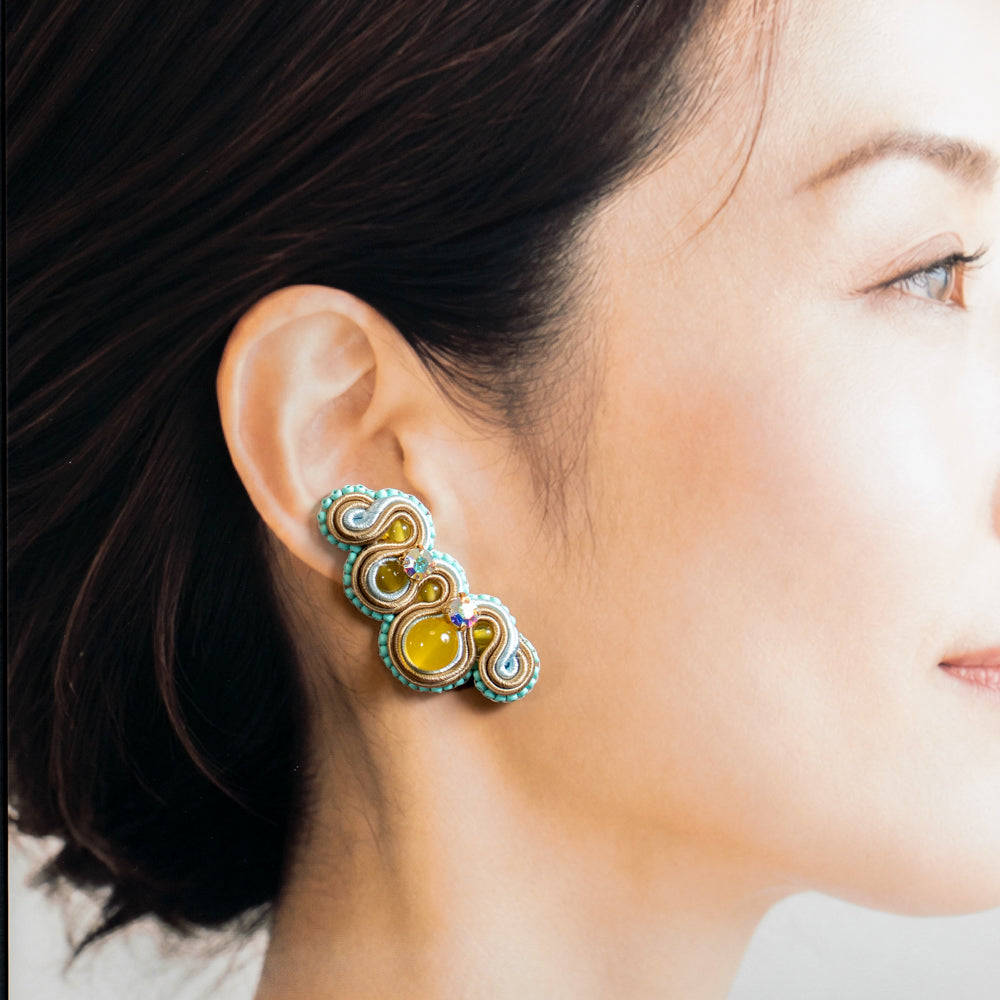 <1点もの>【Atelier BIO】ソウタシエ大振りピアス｜イエローメノウ×ジルコニア(アイシーブルー）