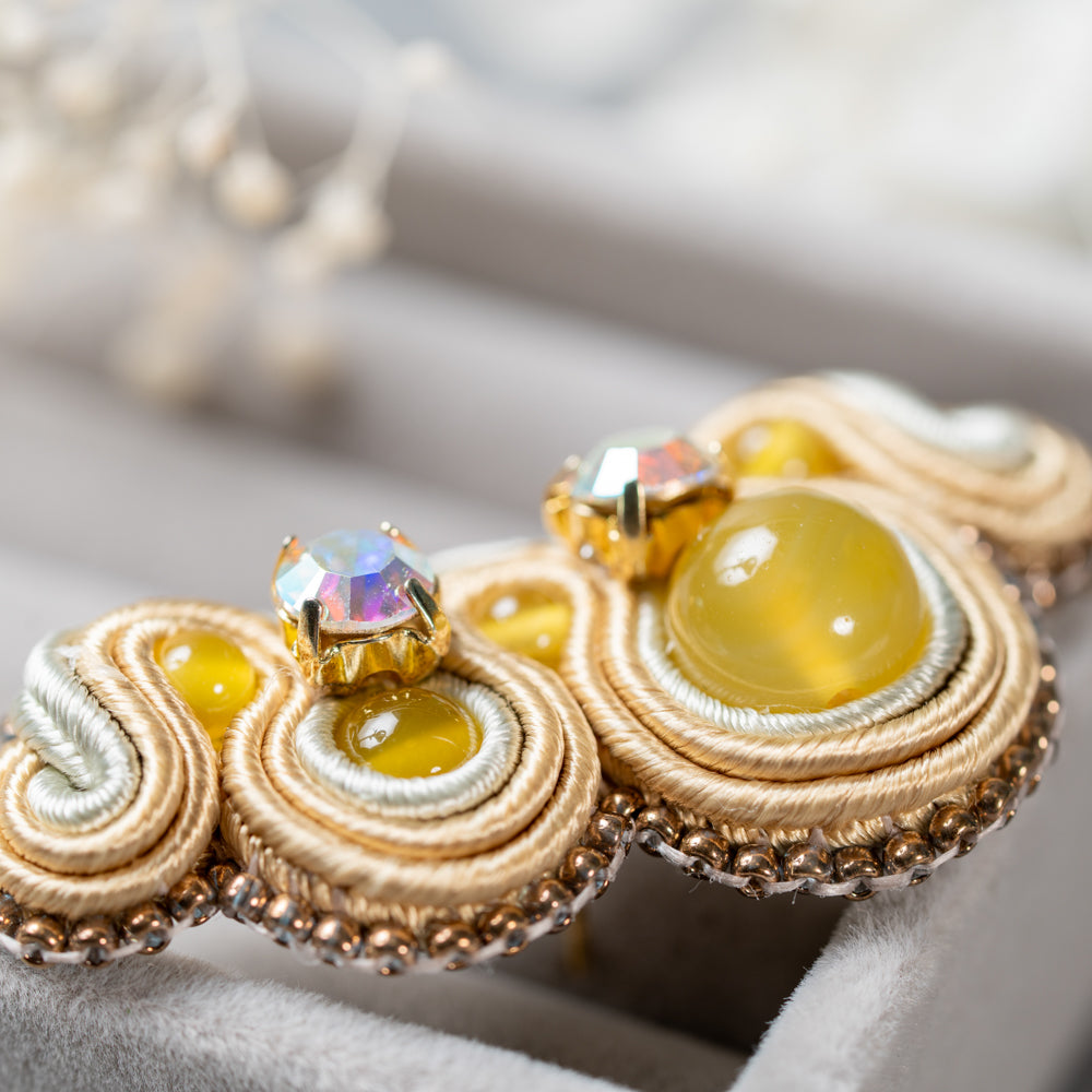 <1点もの>【Atelier BIO】ソウタシエ大振りピアス｜イエローメノウ×ジルコニア (シャンパンゴールド)