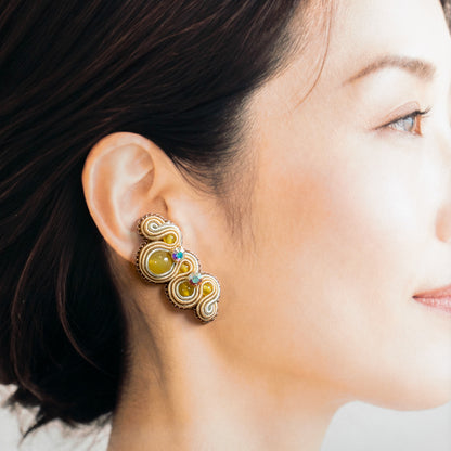 <1点もの>【Atelier BIO】ソウタシエ大振りピアス｜イエローメノウ×ジルコニア (シャンパンゴールド)