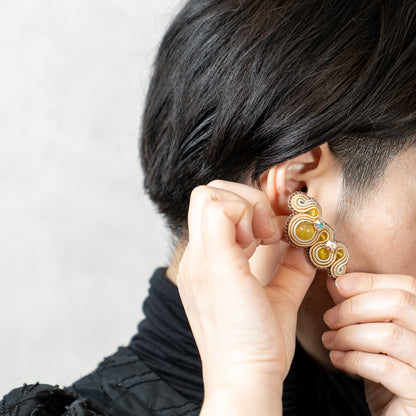 <1点もの>【Atelier BIO】ソウタシエ大振りピアス｜イエローメノウ×ジルコニア (シャンパンゴールド)