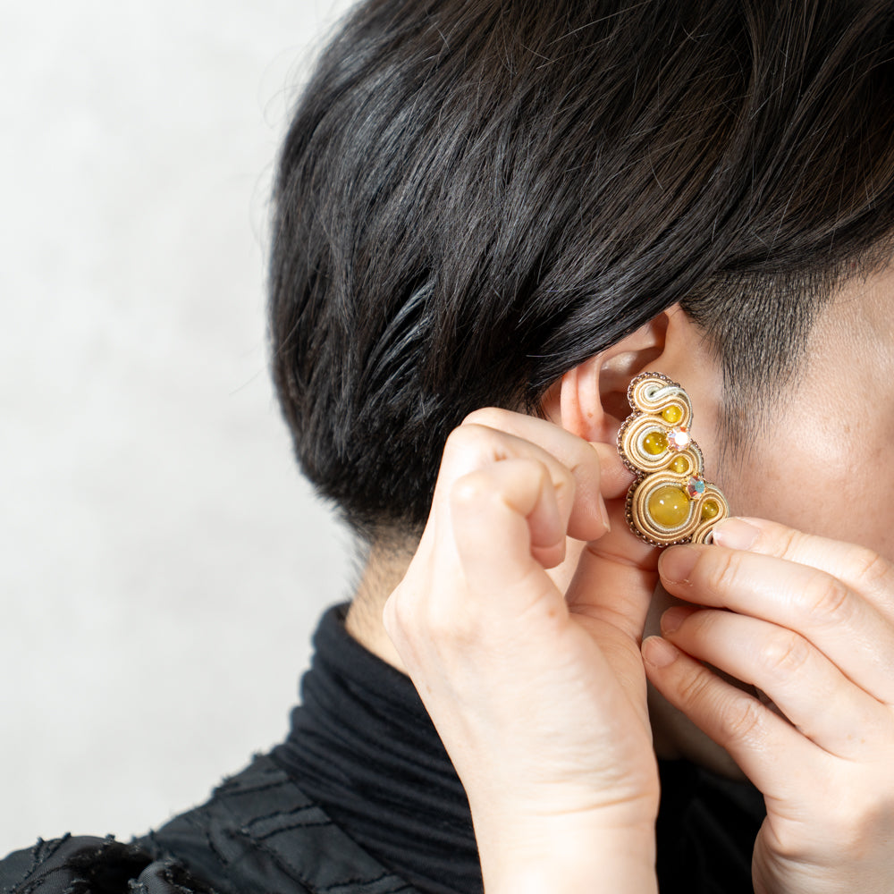 <1点もの>【Atelier BIO】ソウタシエ大振りピアス｜イエローメノウ×ジルコニア (シャンパンゴールド)