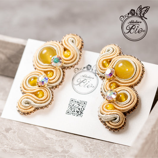 <1点もの>【Atelier BIO】ソウタシエ大振りピアス｜イエローメノウ×ジルコニア (シャンパンゴールド)