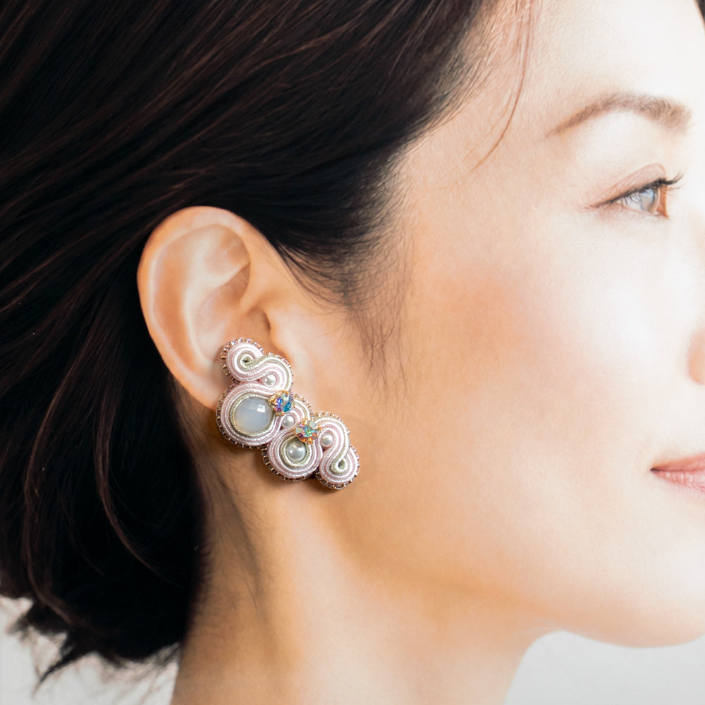 <1点もの>【Atelier BIO】ソウタシエ大振りピアス｜ローズクォーツ×パール×ジルコニア (ベビーピンク)