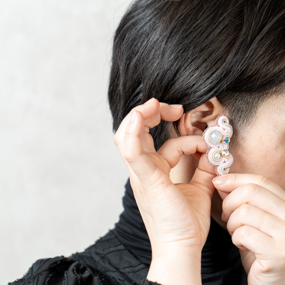 <1点もの>【Atelier BIO】ソウタシエ大振りピアス｜ローズクォーツ×パール×ジルコニア (ベビーピンク)