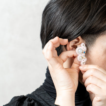 <1点もの>【Atelier BIO】ソウタシエ大振りピアス｜ローズクォーツ×パール×ジルコニア (ベビーピンク)