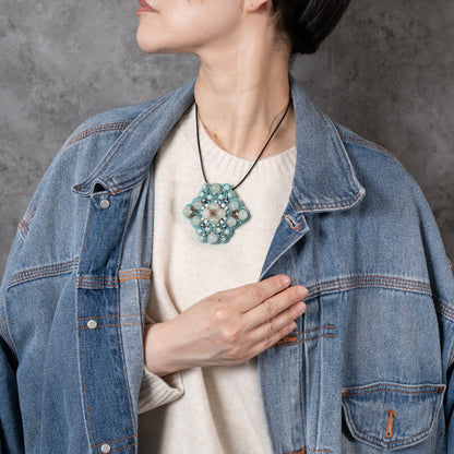 <1点もの>【Atelier BIO】ネックレス｜エキゾチックソウタシエ刺繍ネックレス グリーンカルセドニー×ターコイズ×ハウライト