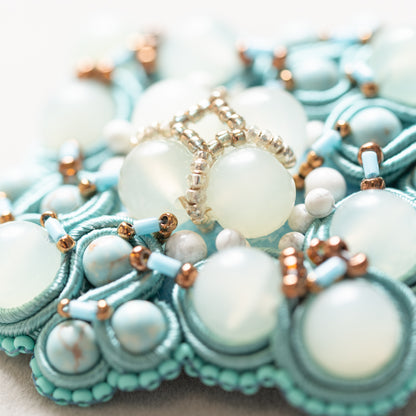 <1点もの>【Atelier BIO】ネックレス｜エキゾチックソウタシエ刺繍ネックレス グリーンカルセドニー×ターコイズ×ハウライト