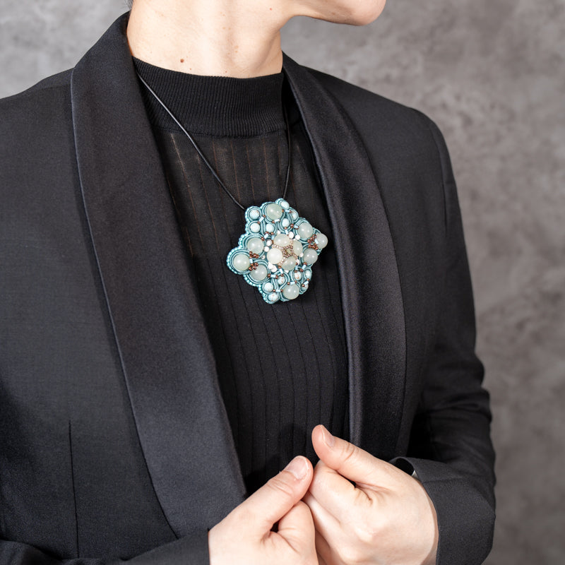 <1点もの>【Atelier BIO】ネックレス｜エキゾチックソウタシエ刺繍ネックレス グリーンカルセドニー×ターコイズ×ハウライト