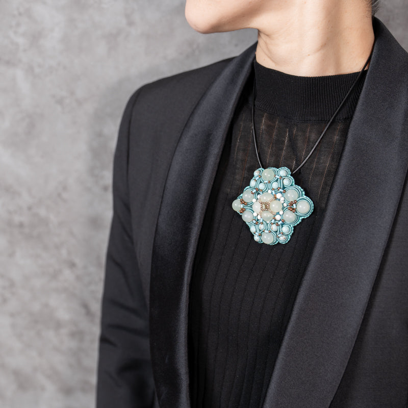 <1点もの>【Atelier BIO】ネックレス｜エキゾチックソウタシエ刺繍ネックレス グリーンカルセドニー×ターコイズ×ハウライト