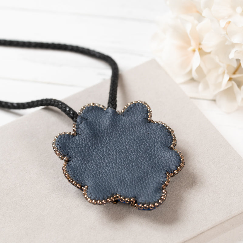 <1点もの>【Atelier BIO】ネックレス｜ アンティークソウタシエ刺繍ネックレス ラピスラズリ×グレーメノウ(ロイヤルブルー)
