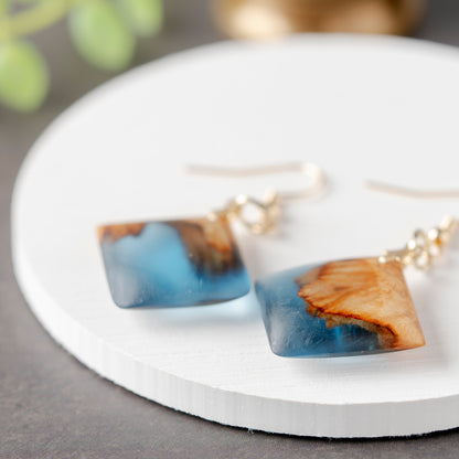 <1点もの>【KomaCraft】ピアス(フックピアス)　瘤杢×レジン　 (クリアブルー)