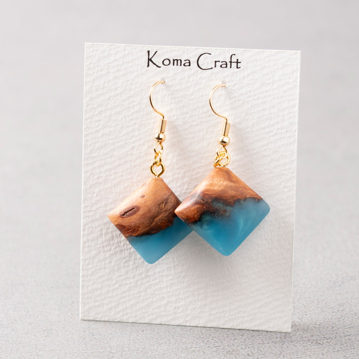 <1点もの>【KomaCraft】ピアス(フックピアス)　瘤杢×レジン　 (青)