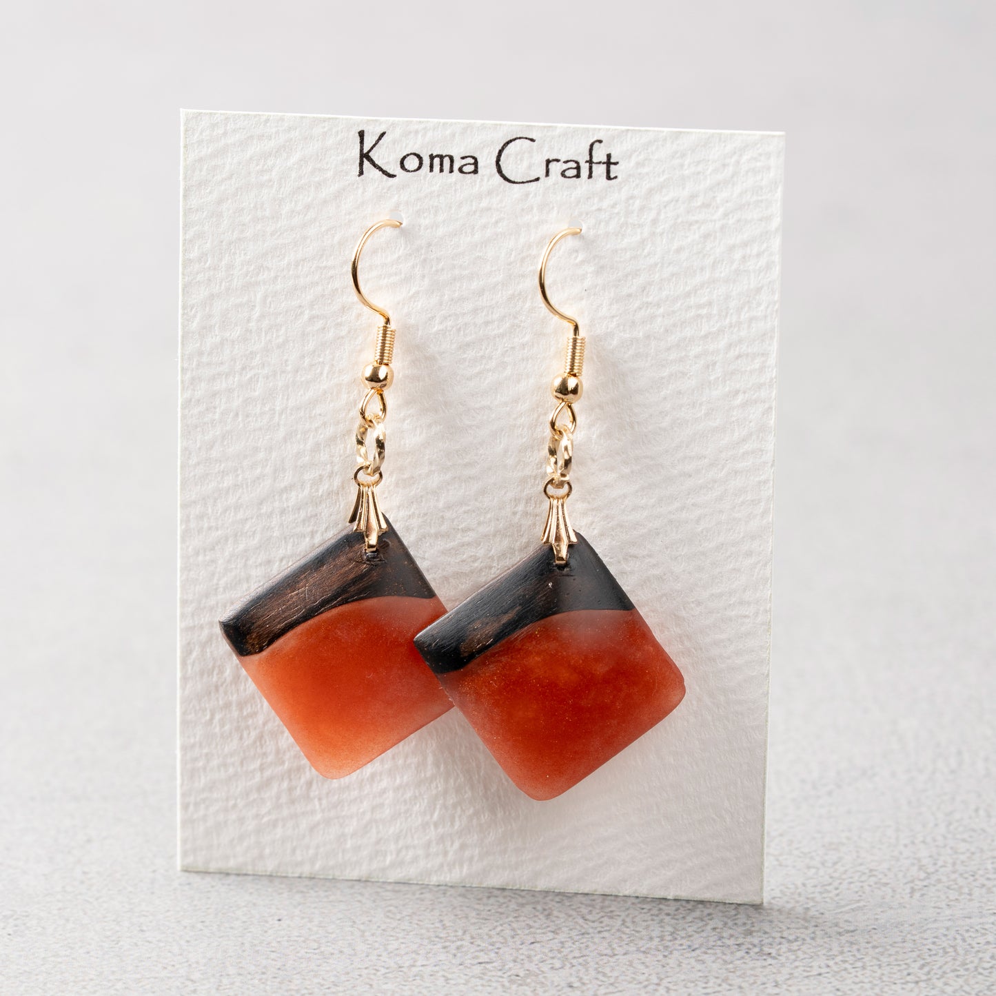 <1点もの>【KomaCraft】ピアス(フックピアス)　黒檀×レジン　 (赤)