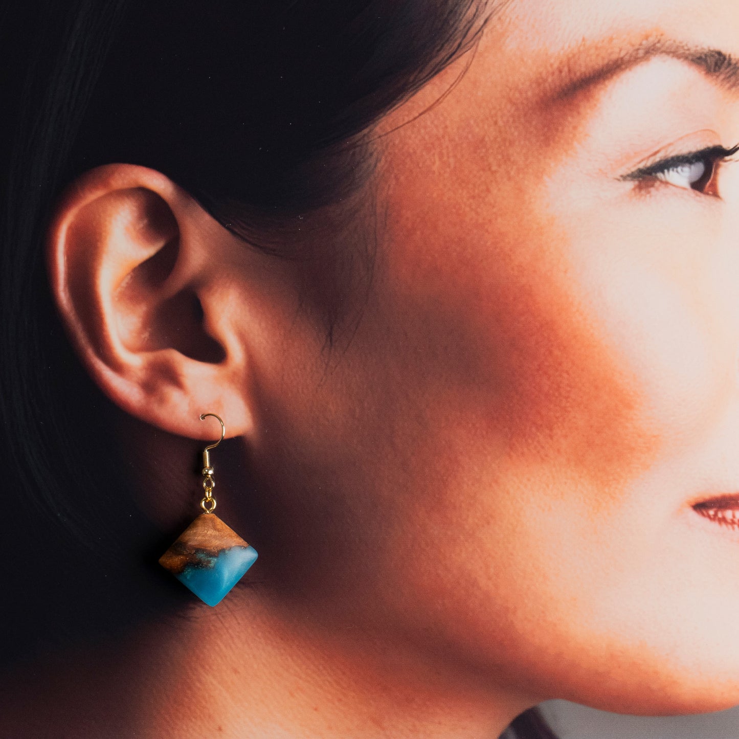 <1点もの>【KomaCraft】ピアス(フックピアス)　瘤杢×レジン　 (青)