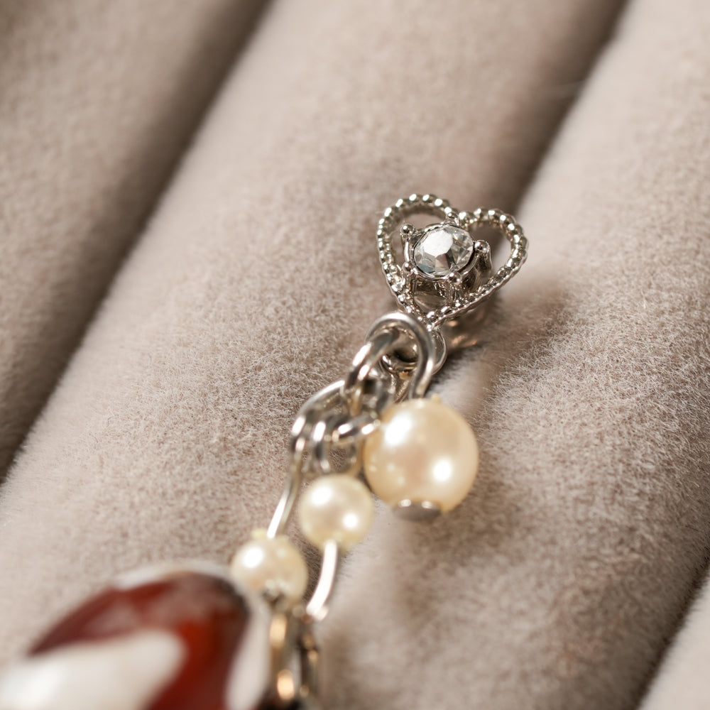 <1点もの>【Atelier BIO】スイングピアス｜天然石勾玉×ハート型スワロフスキー＆パールの揺れるお守りジュエリー