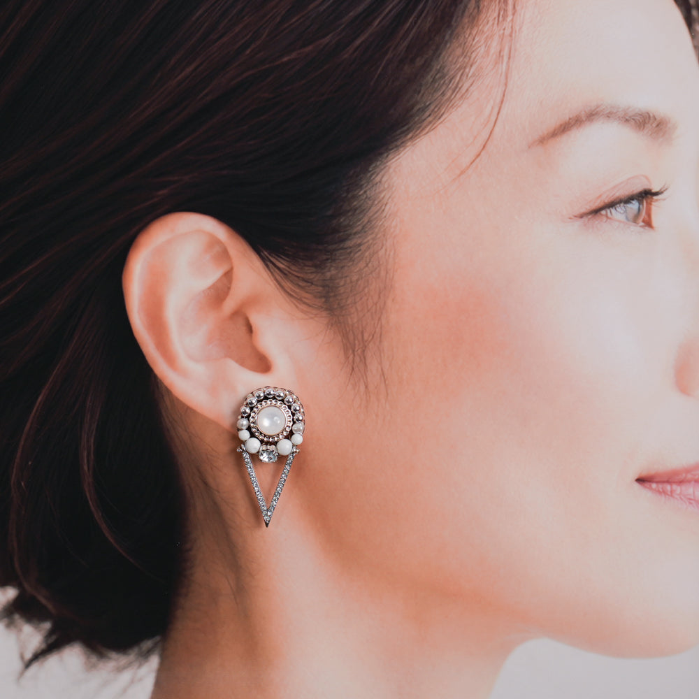 <1点もの>【Atelier BIO】ビジュー刺繍ピアス｜パール×ハウライト×ジルコニアの幾何学モダンデザイン