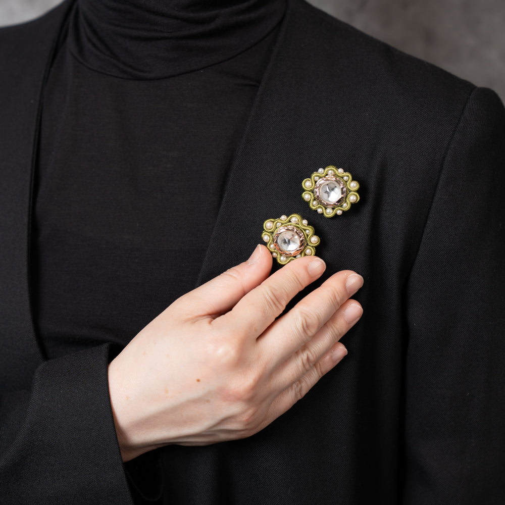 <1点もの>【Atelier BIO】ミニブローチ2個セット｜クラシカルソウタシエ刺繍 ピスタチオグリーン×パール【ペアセット】