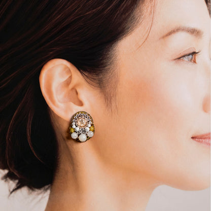 <1点もの>【Atelier BIO】ピアス｜ クラシカル刺繍ピアス マザーオブパール×ハウライト⑩