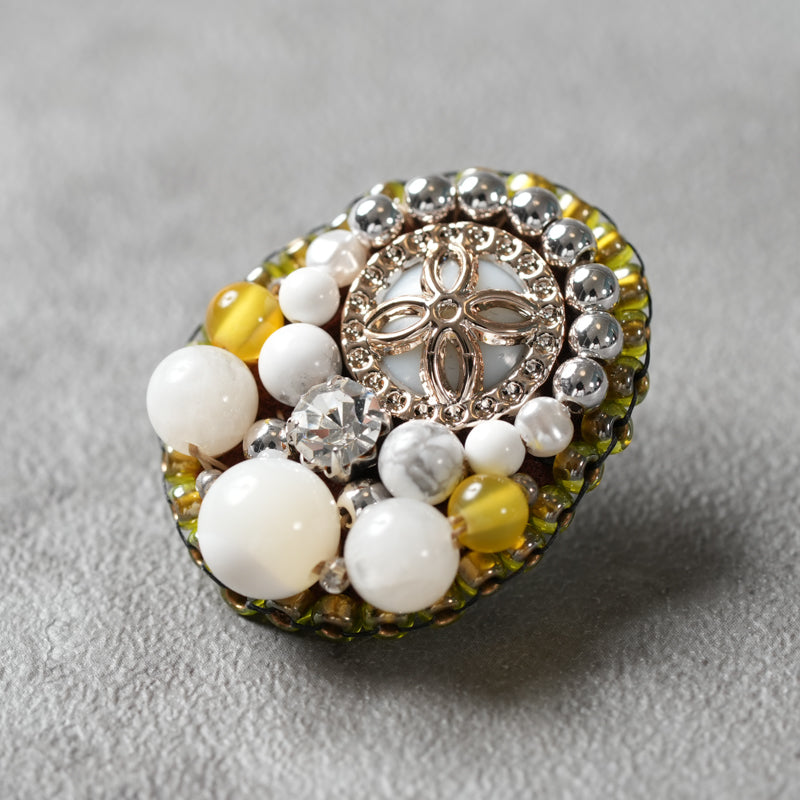 <1点もの>【Atelier BIO】ピアス｜ クラシカル刺繍ピアス マザーオブパール×ハウライト⑩