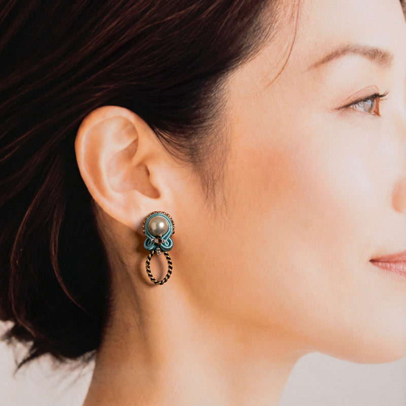 <1点もの>【Atelier BIO】ピアス｜ ソウタシエ刺繍ピアス 淡水パール×メタルビーズ⑮