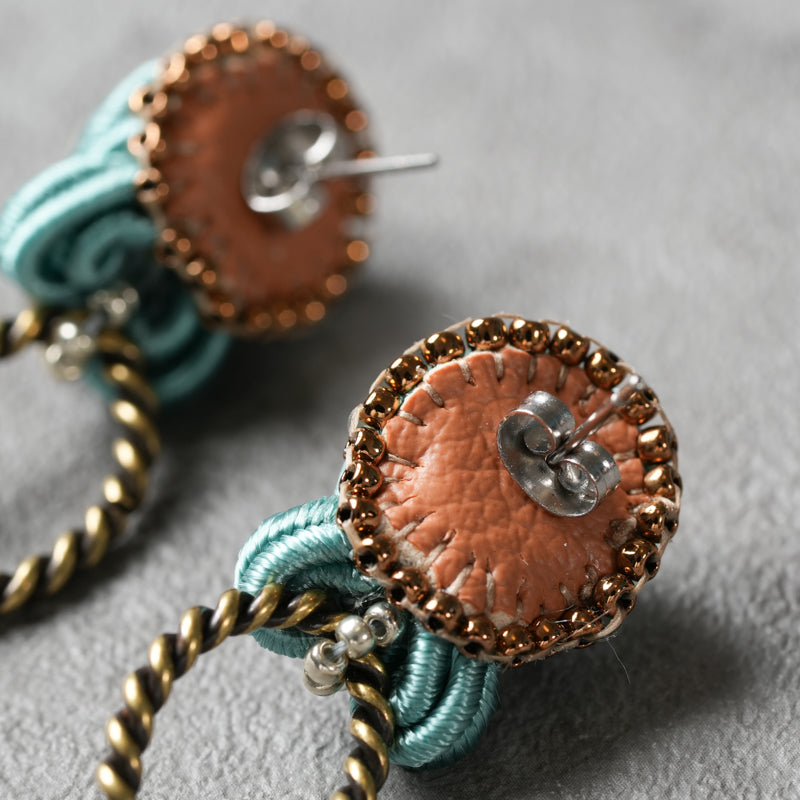 <1点もの>【Atelier BIO】ピアス｜ ソウタシエ刺繍ピアス 淡水パール×メタルビーズ⑮