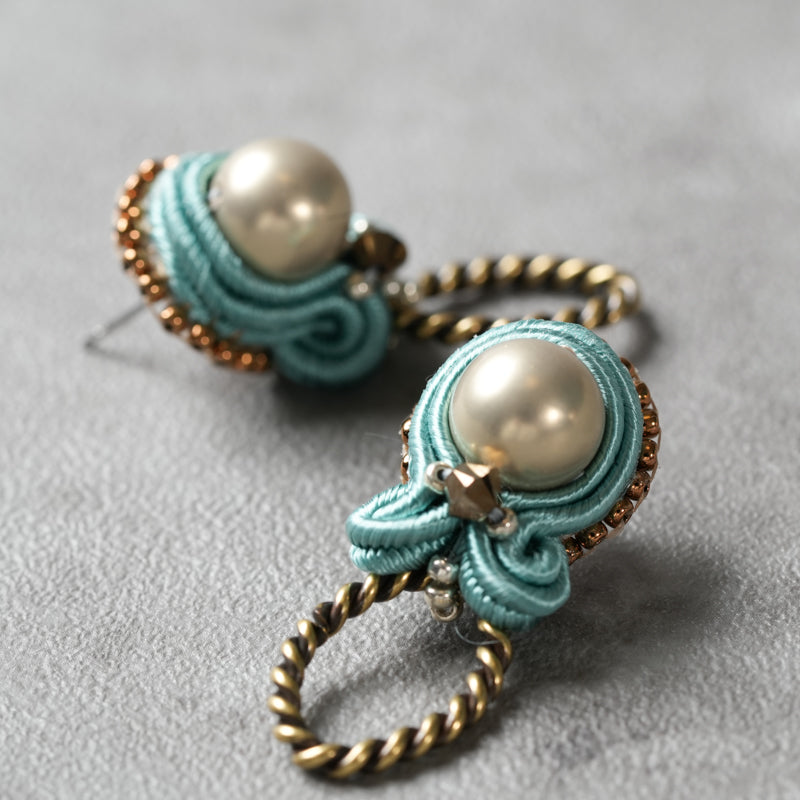 <1点もの>【Atelier BIO】ピアス｜ ソウタシエ刺繍ピアス 淡水パール×メタルビーズ⑮
