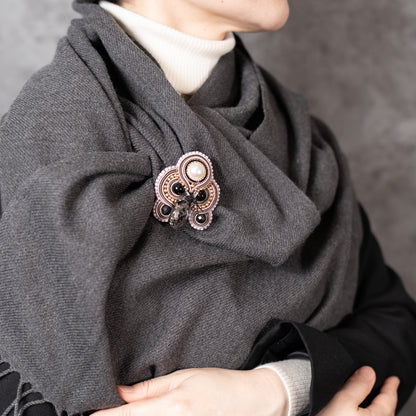 <1点もの>【Atelier BIO】ブローチ｜ 大人ガーリーソウタシエ刺繍ブローチ オニキス×パール×スワロフスキー