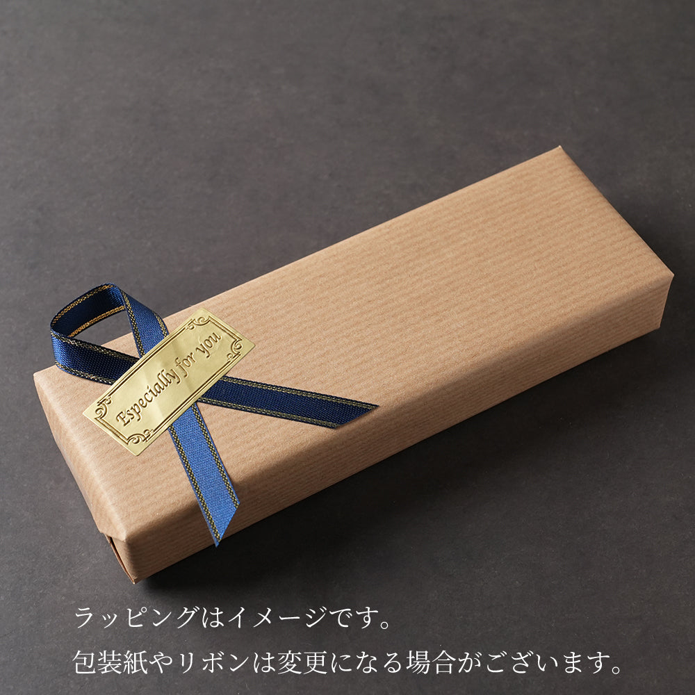 大切な方への贈り物や記念日のギフトに。上質な箱とリボンで丁寧に仕立てられた木軸ペンのギフトラッピング