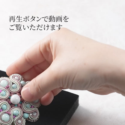 <1点もの>【Atelier BIO】ブローチ｜ クラシカルソウタシエ刺繍ブローチ ターコイズ×ハウライト×ロードナイト