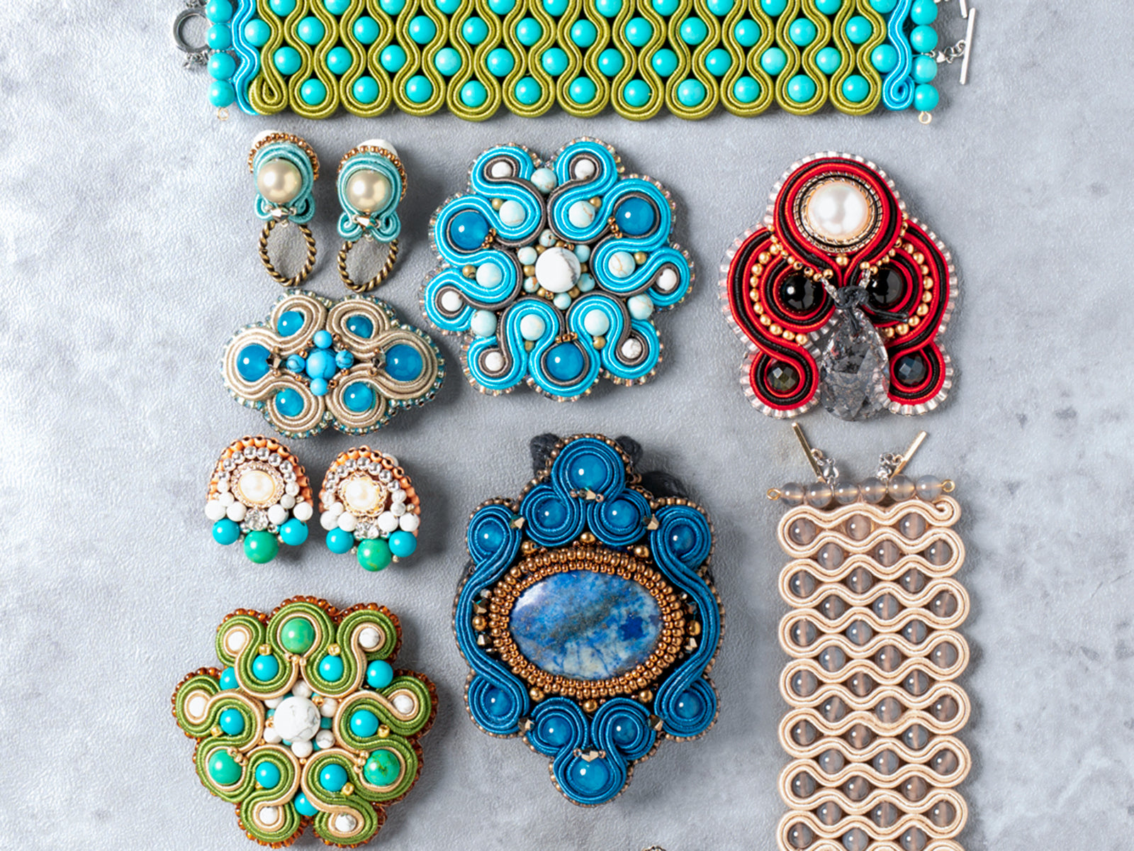 色や形の異なるAtelier BIOのソウタシエアクセサリー