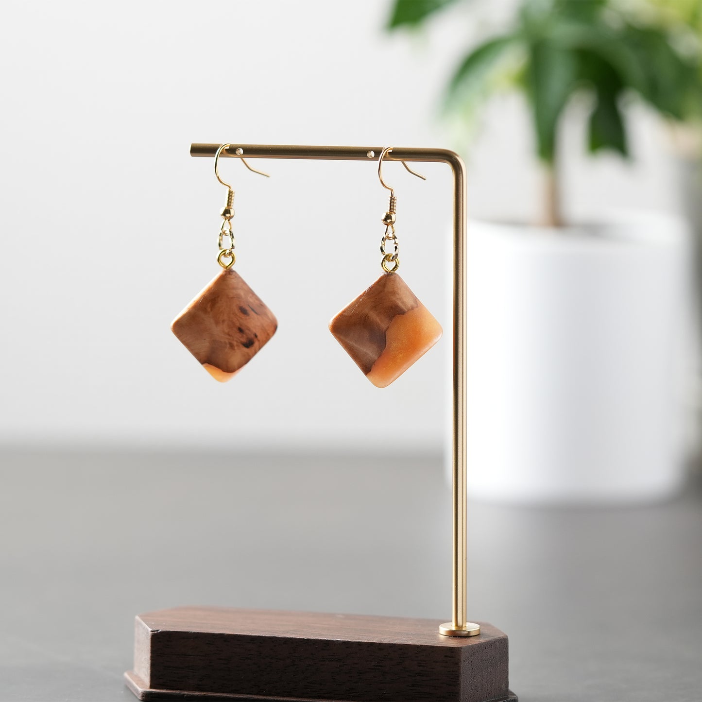 <1点もの>【KomaCraft】ピアス(フックピアス)　瘤杢×レジン　 (黄色)